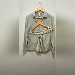 Sage green 100% cotton drawstring shorts/relaxed button up set. Size large